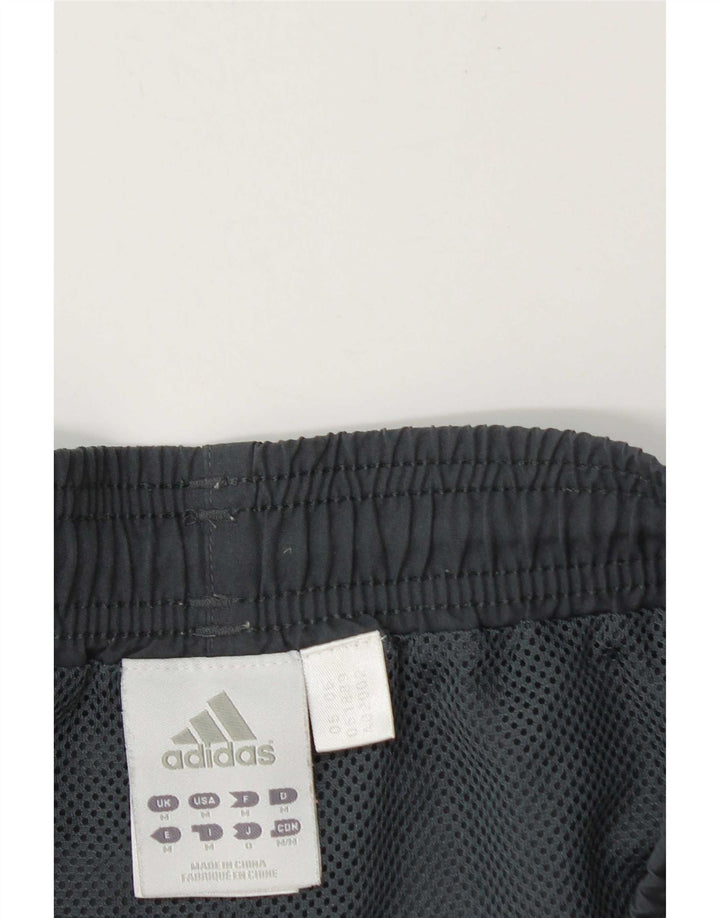 Ανδρικό αθλητικό σορτς Adidas από μεσαίο γκρι πολυεστέρα