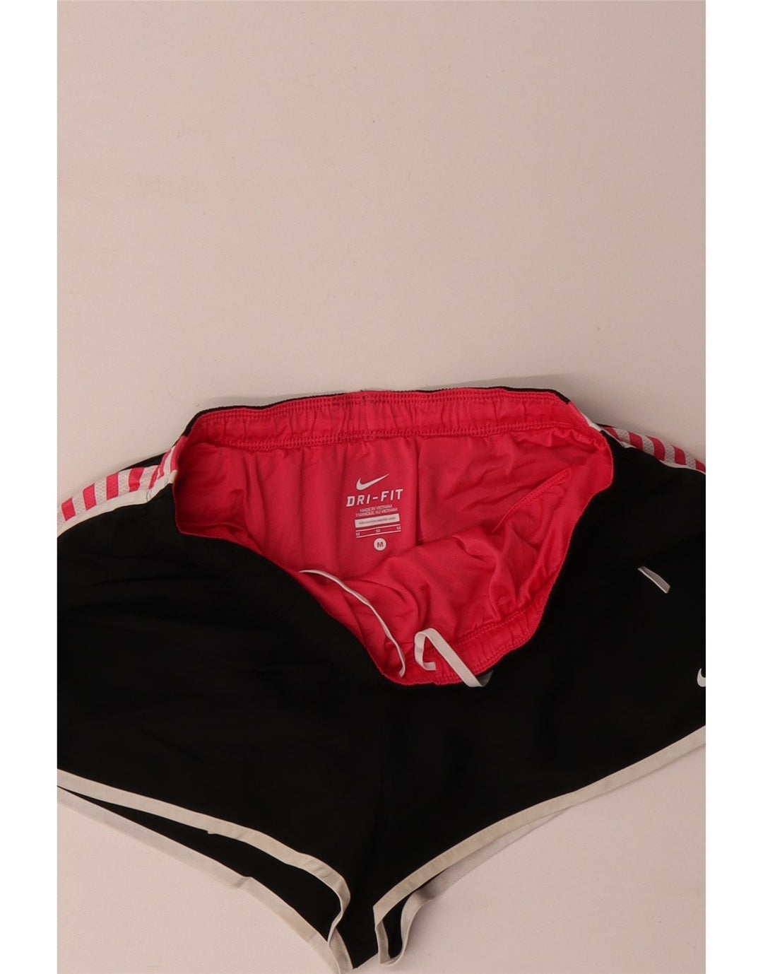 Γυναικείο αθλητικό σορτς NIKE Dri Fit UK 12 μεσαίο μαύρο ριγέ πολυεστέρα